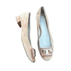 Tory Burch GiGi Tan Flats with Gold Logo size 7